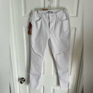 ☀️Vins Me white jeans☀️ *SOLD*